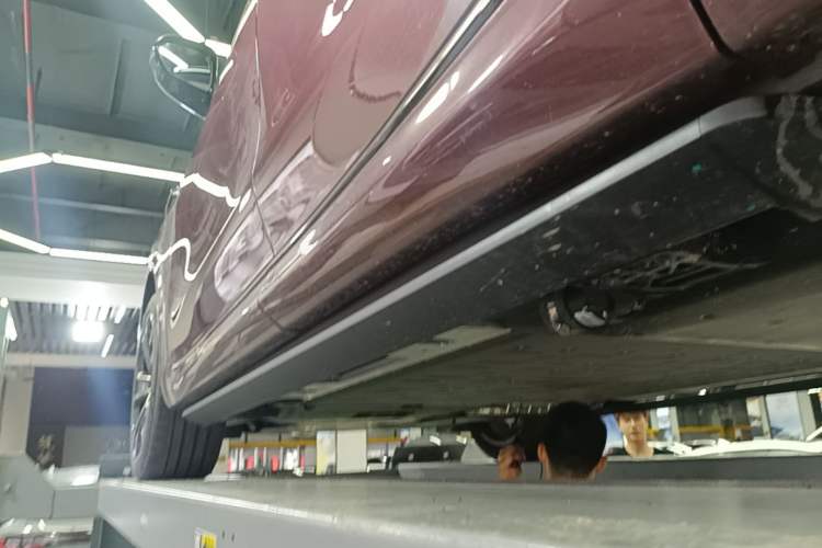 Used Hima AITO M8 2025 Extended-Range Ultra Version 53.4 kWh 6-Seater Edition Left Side Sill