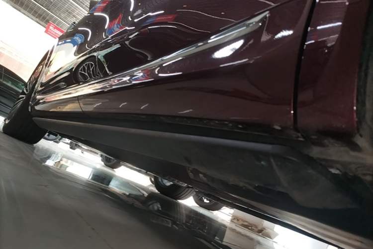 Used Hima AITO M8 2025 Extended-Range Ultra Version 53.4 kWh 5-Seater Edition Left Side Sill