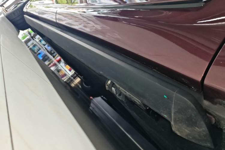 Used Hima AITO M8 2025 Extended-Range Max+ Version 53.4 kWh 6-Seater Edition Left Side Sill