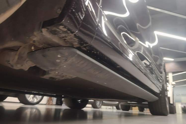 Used Hima AITO M8 2025 Model Pure Electric Max+ Five-Seat Long-Range Version Left Side Sill