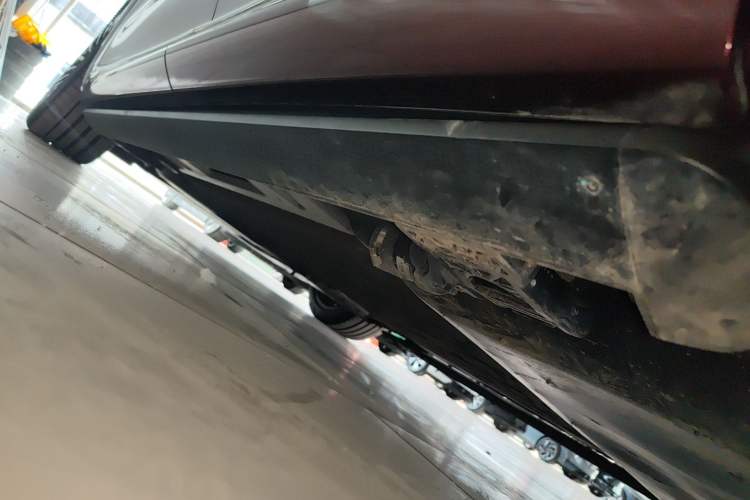 Used Hima AITO M8 2025 Extended-Range Ultra Version 53.4 kWh 5-Seater Edition Left Side Sill