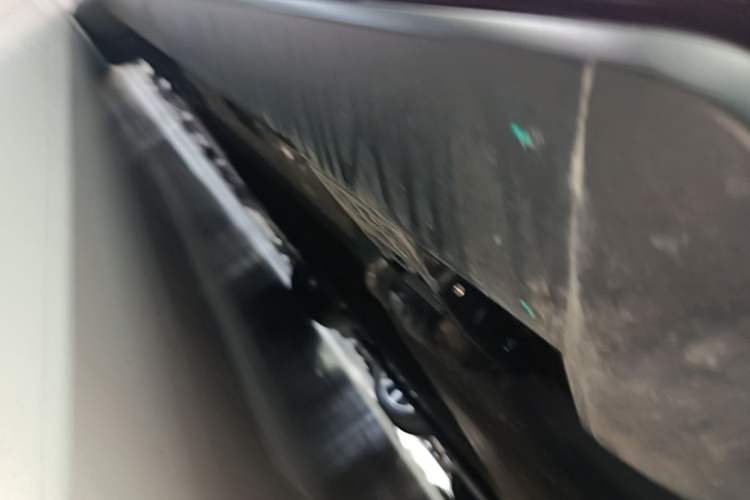 Used Hima AITO M8 2025 Extended-Range Ultra Version 53.4 kWh 5-Seater Edition Left Side Sill