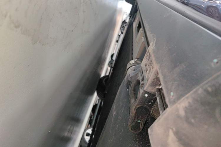 Used Hima AITO M8 2025 Extended-Range Ultra Version 53.4 kWh 5-Seater Edition Left Side Sill