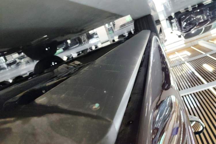 Used Hima AITO M8 2025 Extended-Range Ultra Version 53.4 kWh 5-Seater Edition Left Side Sill