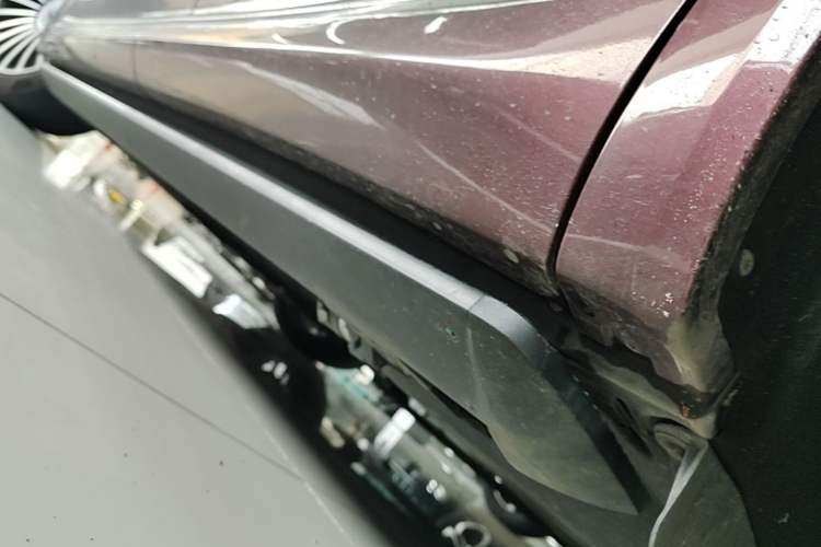 Used Hima AITO M8 2025 Extended-Range Ultra Version 53.4 kWh 5-Seater Edition Left Side Sill