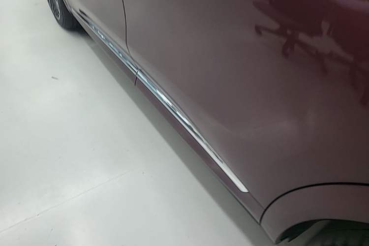 Used Hima AITO M8 2025 Extended-Range Ultra Version 53.4 kWh 5-Seater Edition Left Side Sill