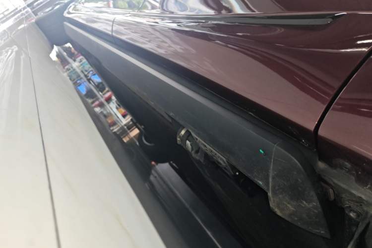 Used Hima AITO M8 2025 Extended-Range Ultra Version 53.4 kWh 6-Seater Edition Left Side Sill