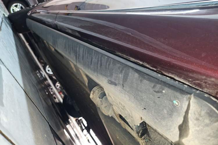 Used Hima AITO M8 2025 Extended-Range Ultra Version 53.4 kWh 5-Seater Edition Left Side Sill