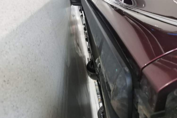 Used Hima AITO M8 2025 Extended-Range Ultra Version 53.4 kWh 5-Seater Edition Left Side Sill