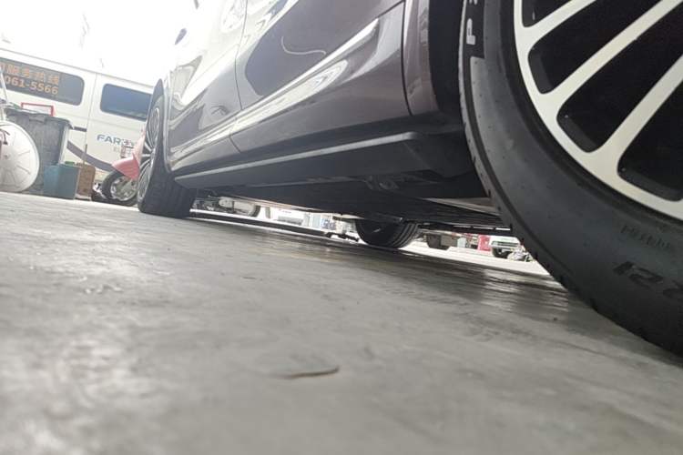 Used Hima AITO M8 2025 Extended-Range Ultra Version 53.4 kWh 5-Seater Edition Left Side Sill