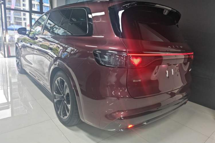 Used Hima AITO M8 2025 Extended-Range Ultra Version 53.4 kWh 6-Seater Edition Rear Left 45 Deg