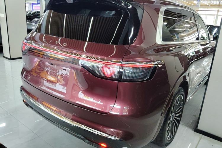 Used Hima AITO M8 2025 Extended-Range Ultra Version 53.4 kWh 5-Seater Edition Rear Right 45 Deg