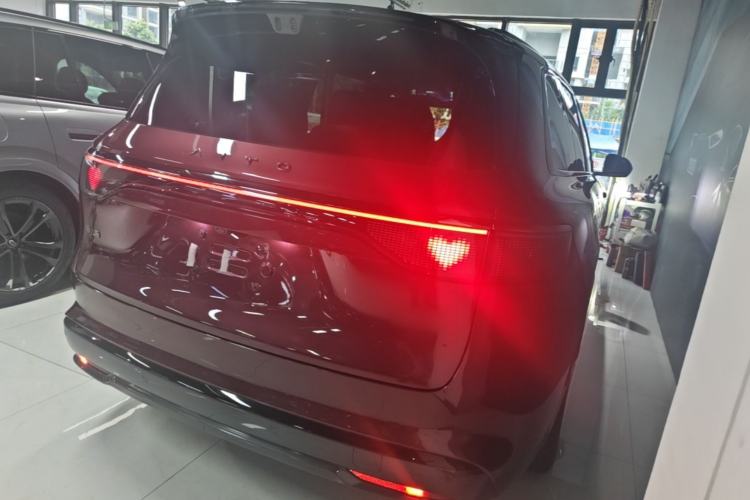 Used Hima AITO M8 2025 Extended-Range Ultra Version 53.4 kWh 6-Seater Edition Rear Right 45 Deg