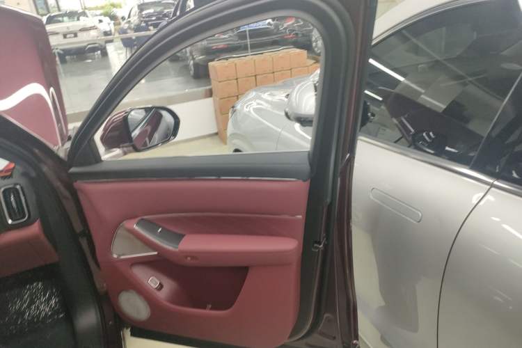 Used Hima AITO M8 2025 Extended-Range Max+ Version 53.4 kWh 5-Seater Edition Right Front Door Interior