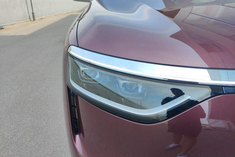 Used Hima AITO M8 2025 Model Range-Extended Ultra Version 53.4kWh 5-Seater (896-line LiDAR) Right Front Headlight