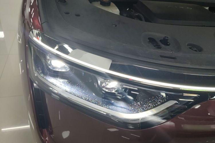 Used Hima AITO M8 2025 Extended-Range Ultra Version 53.4 kWh 5-Seater Edition Right Front Headlight
