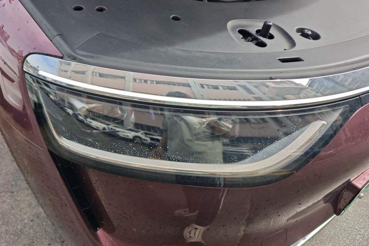 Used Hima AITO M8 2025 Extended-Range Ultra Version 53.4 kWh 5-Seater Edition Right Front Headlight