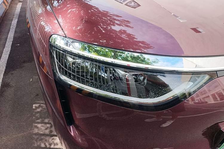 Used Hima AITO M8 2025 Extended-Range Ultra Version 53.4 kWh 5-Seater Edition Right Front Headlight