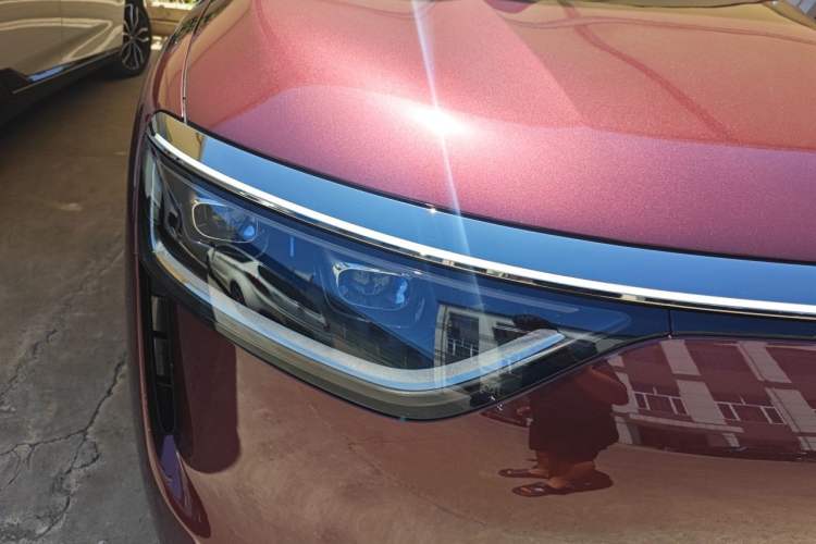 Used Hima AITO M8 2025 Extended-Range Max+ Version 53.4 kWh 6-Seater Edition Right Front Headlight