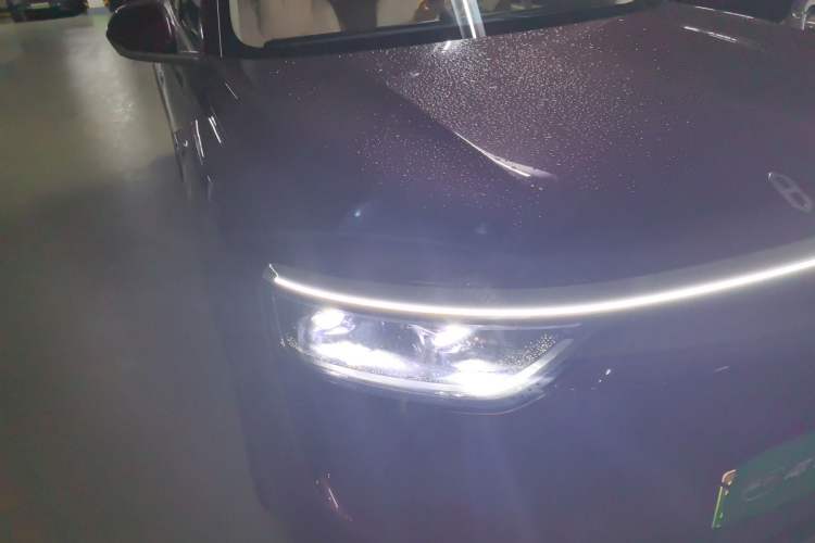 Used Hima AITO M8 2025 Model, Pure Electric Max+ Six-Seat Long-Range Version Right Front Headlight