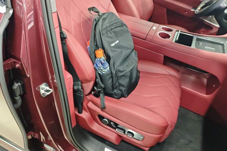 Used Hima AITO M8 2025 Extended-Range Ultra Version 53.4 kWh 5-Seater Edition Right Front Seat