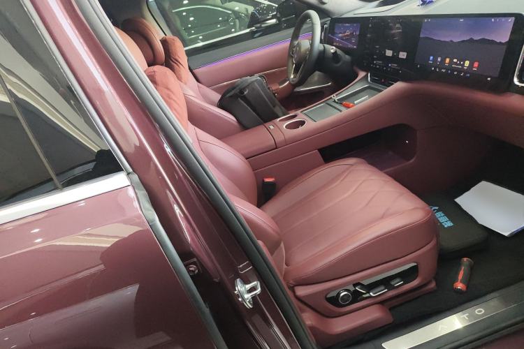 Used Hima AITO M8 2025 Extended-Range Ultra Version 53.4 kWh 5-Seater Edition Right Front Seat