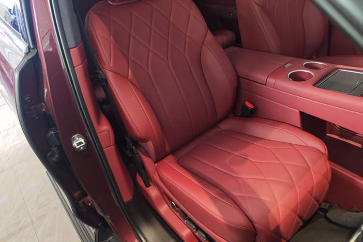 Used Hima AITO M8 2025 Extended-Range Ultra Version 53.4 kWh 6-Seater Edition Right Front Seat