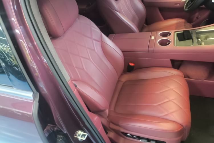 Used Hima AITO M8 2025 Extended-Range Ultra Version 53.4 kWh 5-Seater Edition Right Front Seat