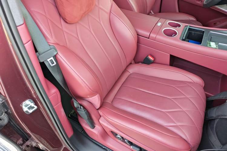 Used Hima AITO M8 2025 Extended-Range Ultra Version 53.4 kWh 5-Seater Edition Right Front Seat