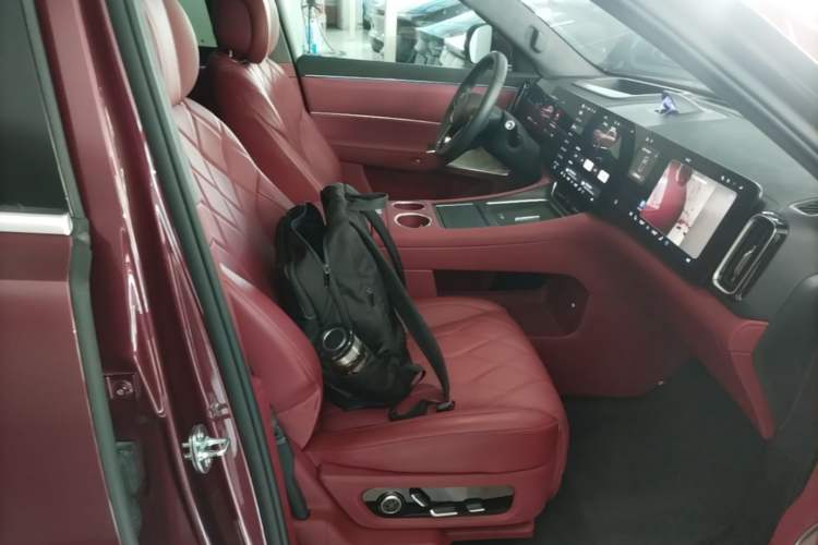 Used Hima AITO M8 2025 Extended-Range Ultra Version 53.4 kWh 5-Seater Edition Right Front Seat