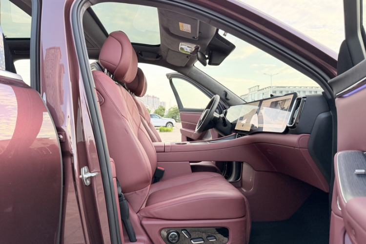 Used Hima AITO M8 2025 Extended-Range Ultra Version 53.4 kWh 5-Seater Edition Right Front Seat