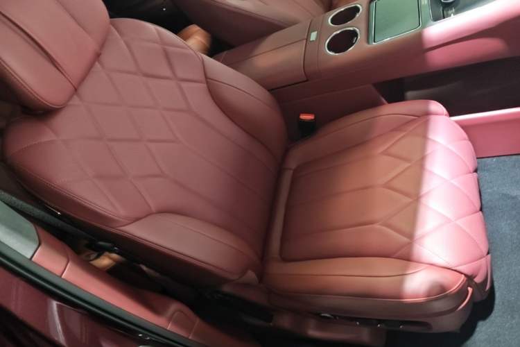 Used Hima AITO M8 2025 Extended-Range Max+ Version 53.4 kWh 6-Seater Edition Right Front Seat