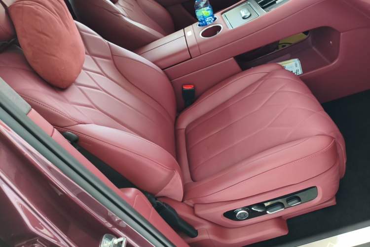 Used Hima AITO M8 2025 Extended-Range Ultra Version 53.4 kWh 5-Seater Edition Right Front Seat