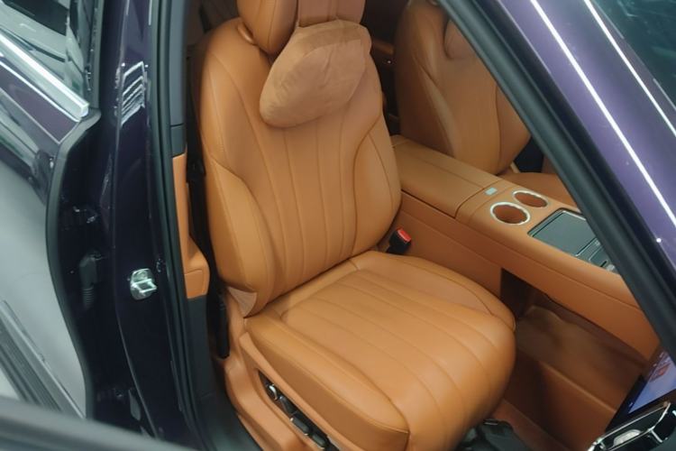 Used Hima AITO M8 2025 Model Pure Electric Max+ Five-Seat Long-Range Version Right Front Seat