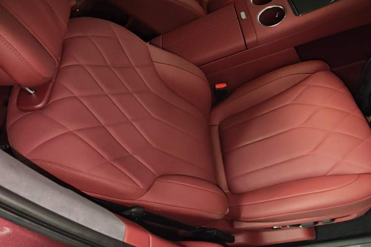 Used Hima AITO M8 2025 Extended-Range Ultra Version 53.4 kWh 5-Seater Edition Right Front Seat