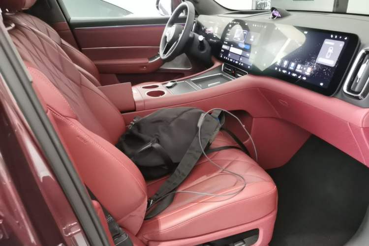 Used Hima AITO M8 2025 Extended-Range Ultra Version 53.4 kWh 6-Seater Edition Right Front Seat