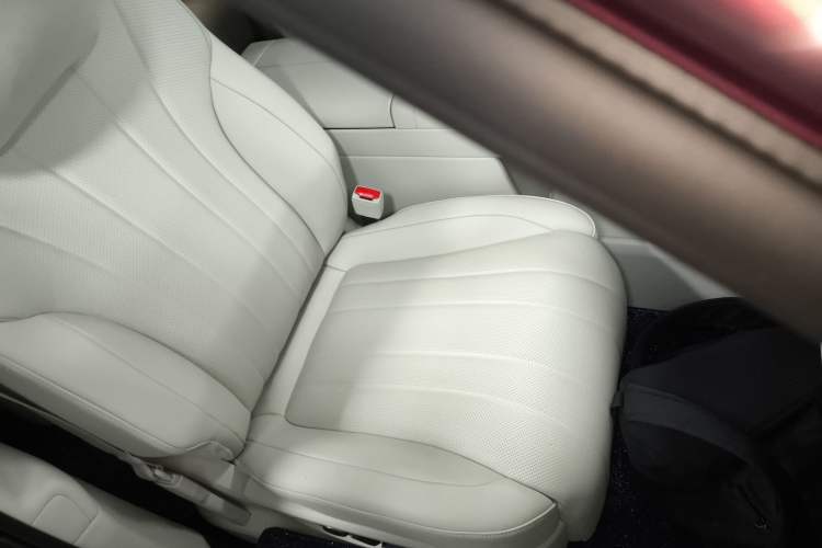 Used Hima AITO M8 2025 Extended-Range Max+ Version 53.4 kWh 5-Seater Edition Right Front Seat