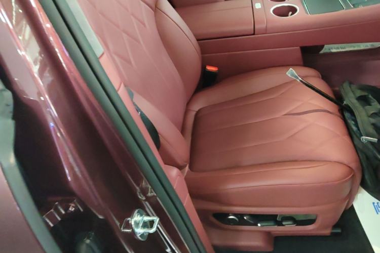 Used Hima AITO M8 2025 Extended-Range Ultra Version 53.4 kWh 5-Seater Edition Right Front Seat