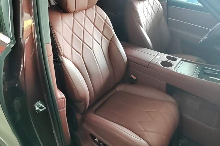 Used Hima AITO M8 2025 Extended-Range Ultra Version 53.4 kWh 5-Seater Edition Right Front Seat