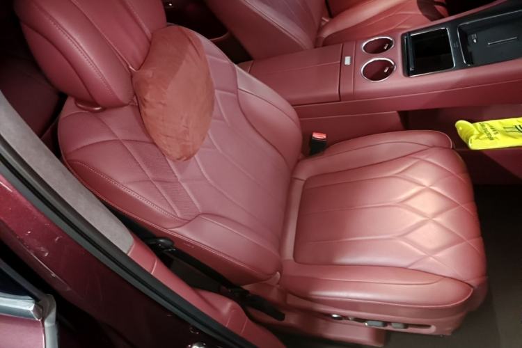 Used Hima AITO M8 2025 Extended-Range Ultra Version 53.4 kWh 5-Seater Edition Right Front Seat
