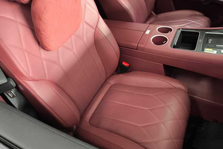 Used Hima AITO M8 2025 Extended-Range Ultra Version 53.4 kWh 5-Seater Edition Right Front Seat