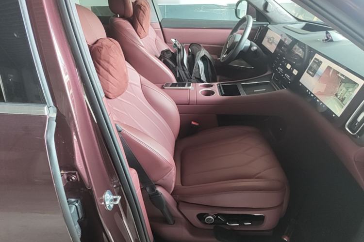 Used Hima AITO M8 2025 Extended-Range Ultra Version 53.4 kWh 5-Seater Edition Right Front Seat