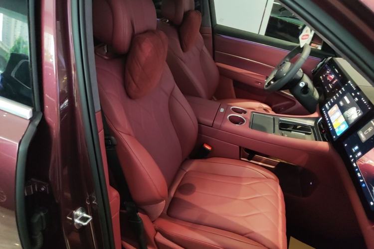 Used Hima AITO M8 2025 Extended-Range Ultra Version 53.4 kWh 6-Seater Edition Right Front Seat