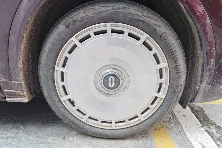 Used Hima AITO M8 2025 Extended-Range Ultra Version 53.4 kWh 6-Seater Edition Right Front Wheel Hub