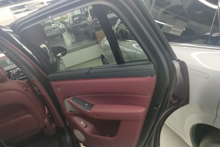 Used Hima AITO M8 2025 Extended-Range Max+ Version 53.4 kWh 5-Seater Edition Right Rear Door Interior
