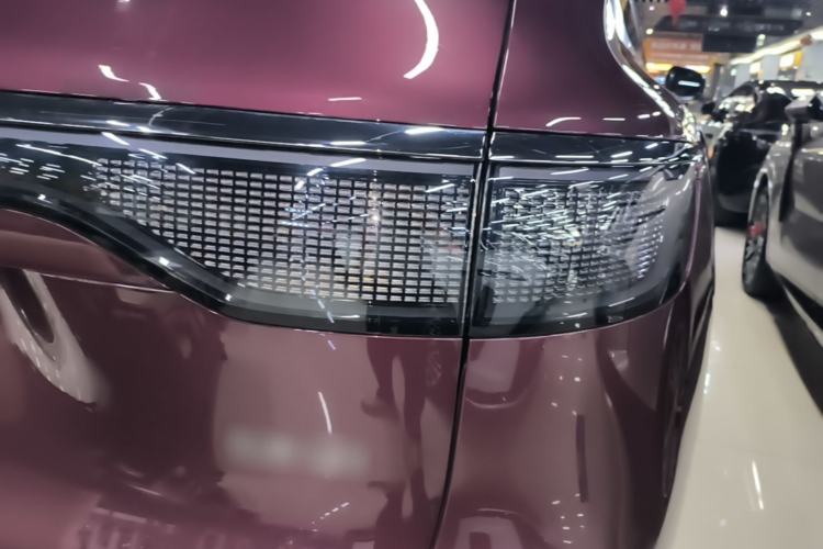 Used Hima AITO M8 2025 Extended-Range Ultra Version 53.4 kWh 5-Seater Edition Right Rear Taillight