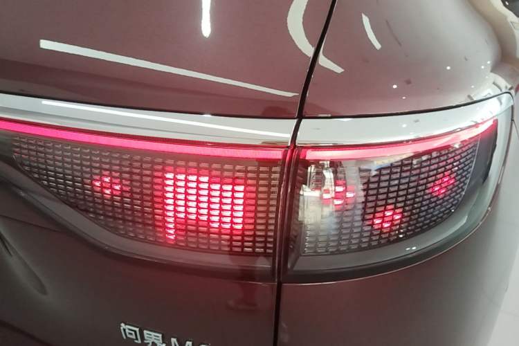 Used Hima AITO M8 2025 Extended-Range Ultra Version 53.4 kWh 5-Seater Edition Right Rear Taillight
