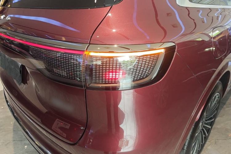 Used Hima AITO M8 2025 Extended-Range Ultra Version 53.4 kWh 6-Seater Edition Right Rear Taillight
