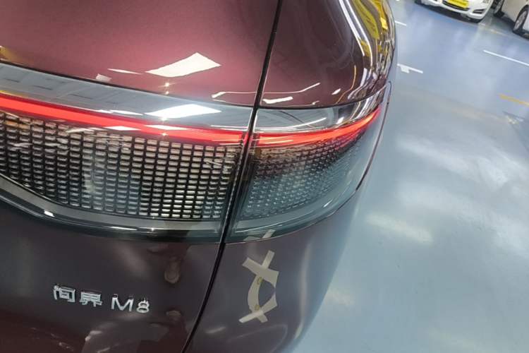 Used Hima AITO M8 2025 Extended-Range Ultra Version 53.4 kWh 5-Seater Edition Right Rear Taillight