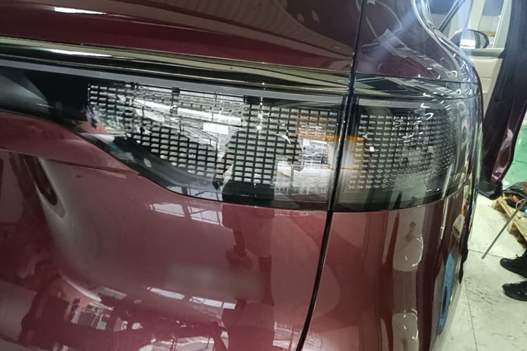 Used Hima AITO M8 2025 Extended-Range Ultra Version 53.4 kWh 6-Seater Edition Right Rear Taillight